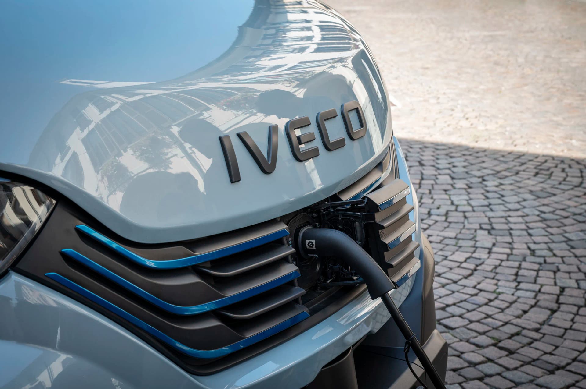 Tata Motors eleva oferta pela Iveco para perto de 3,9 bi de euros após atrasos regulatórios