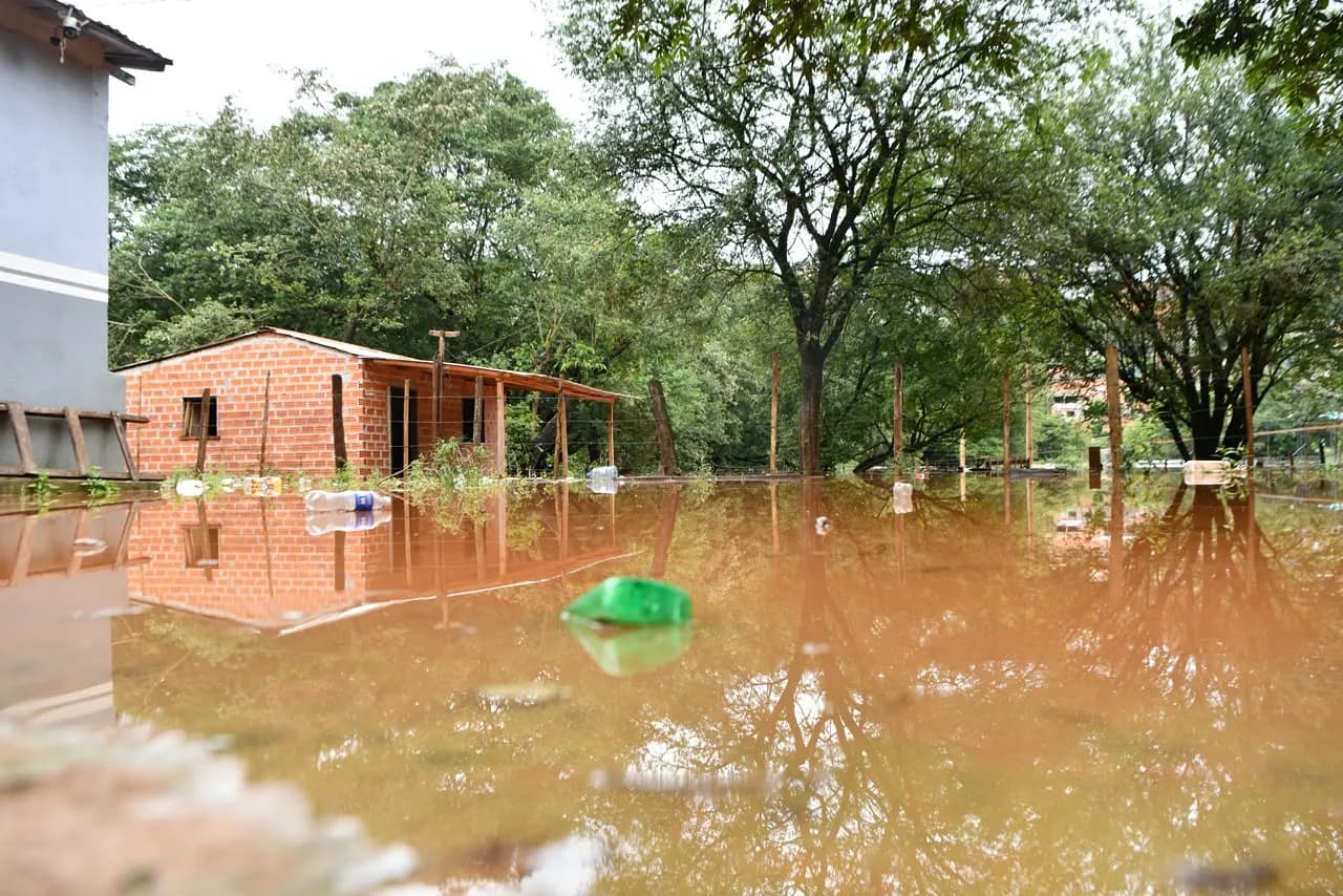 Itaipu emite alerta de cheia no Rio Paraná e aponta possível impacto em residências brasileiras