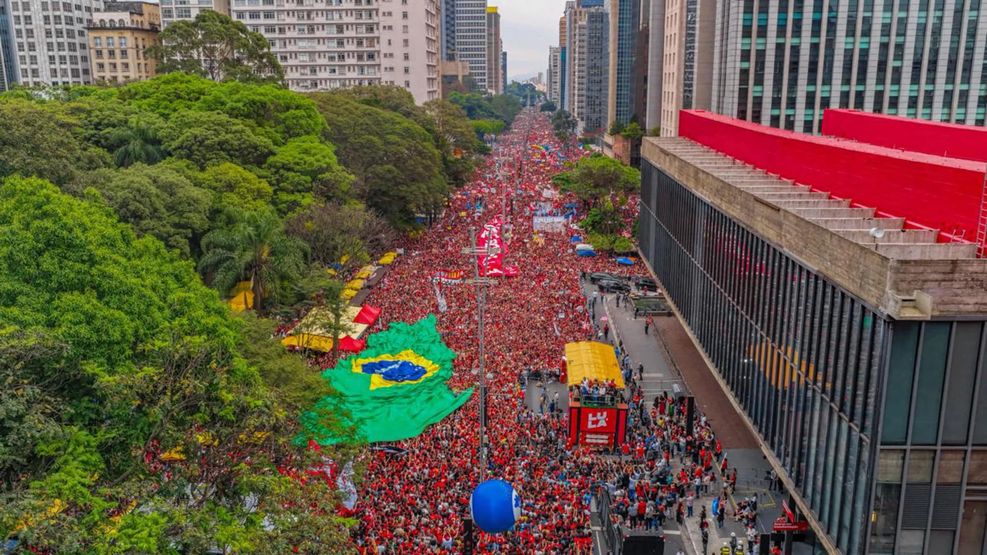 Campanha de Lula não autorizou drones de entidades para calcular estimativa de público na Paulista