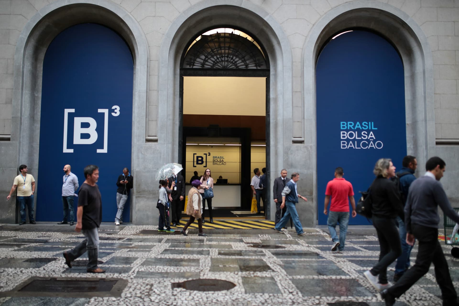 Ibovespa fecha acima dos 209 mil pontos pela 1ª vez na história