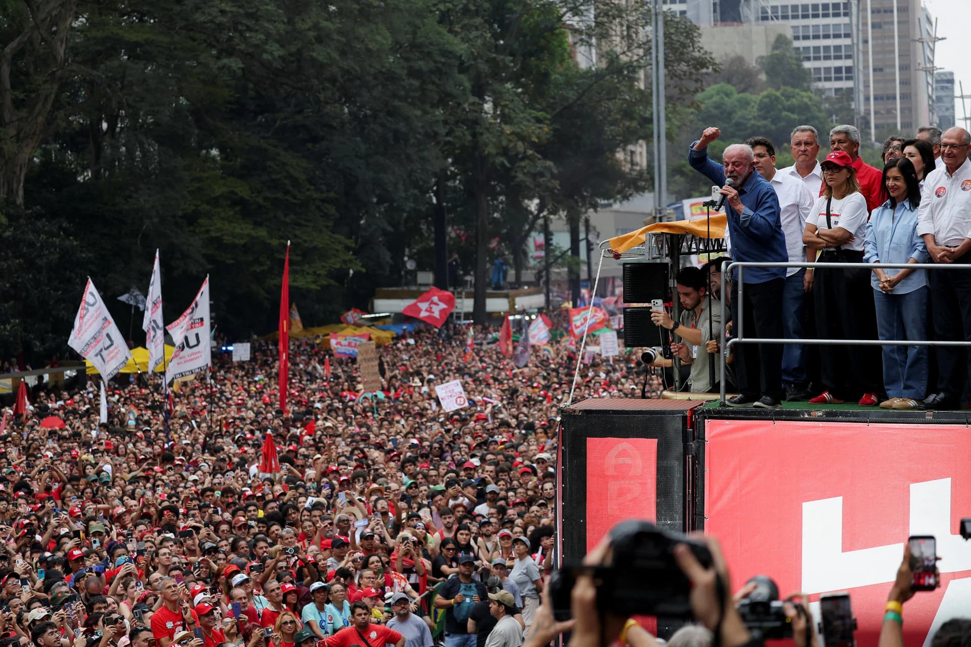 Lula, Alckmin e aliados reúnem apoiadores em ato na avenida Paulista