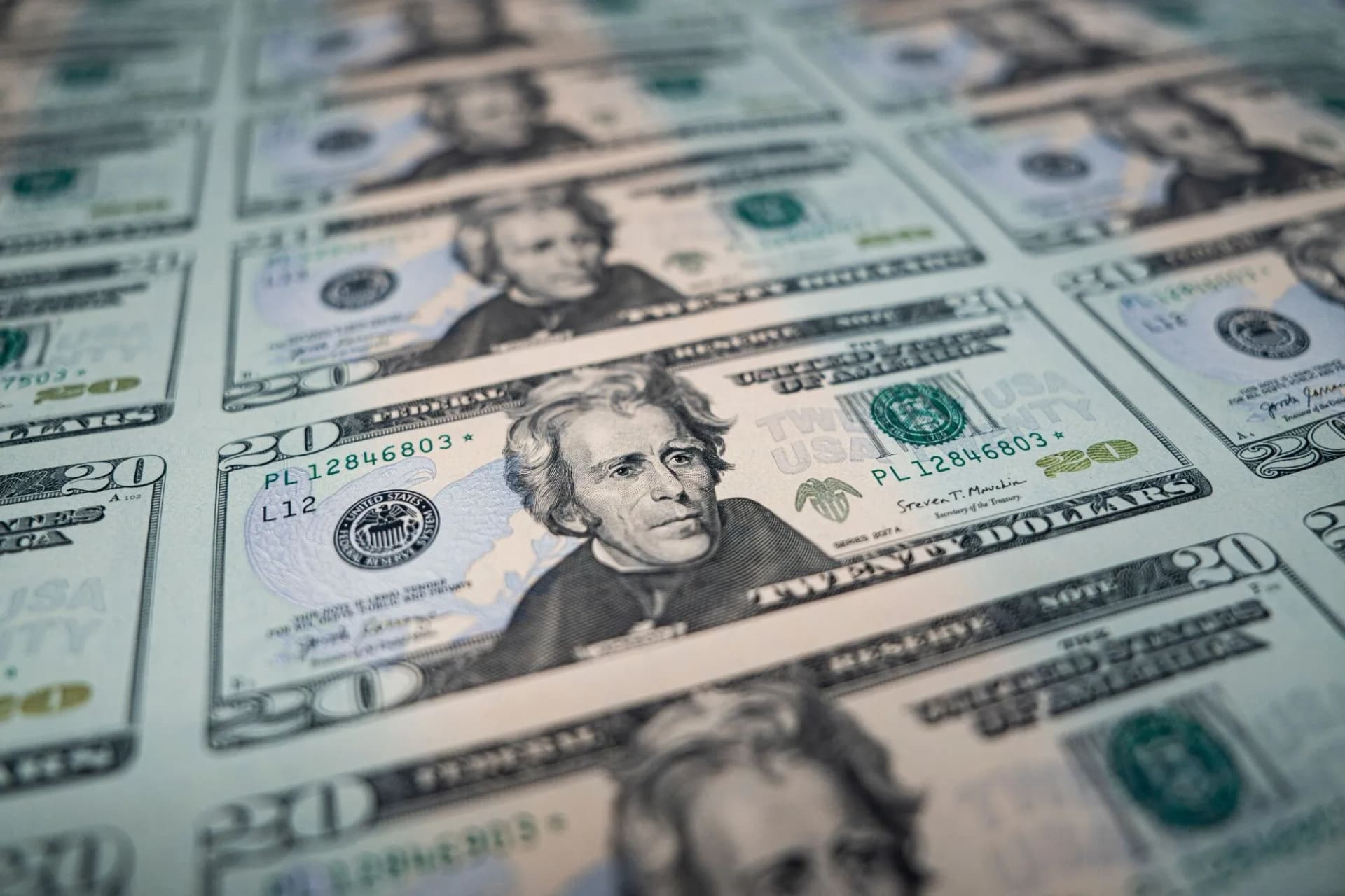 Dólar tem maior queda semanal pós-1º turno desde criação do real