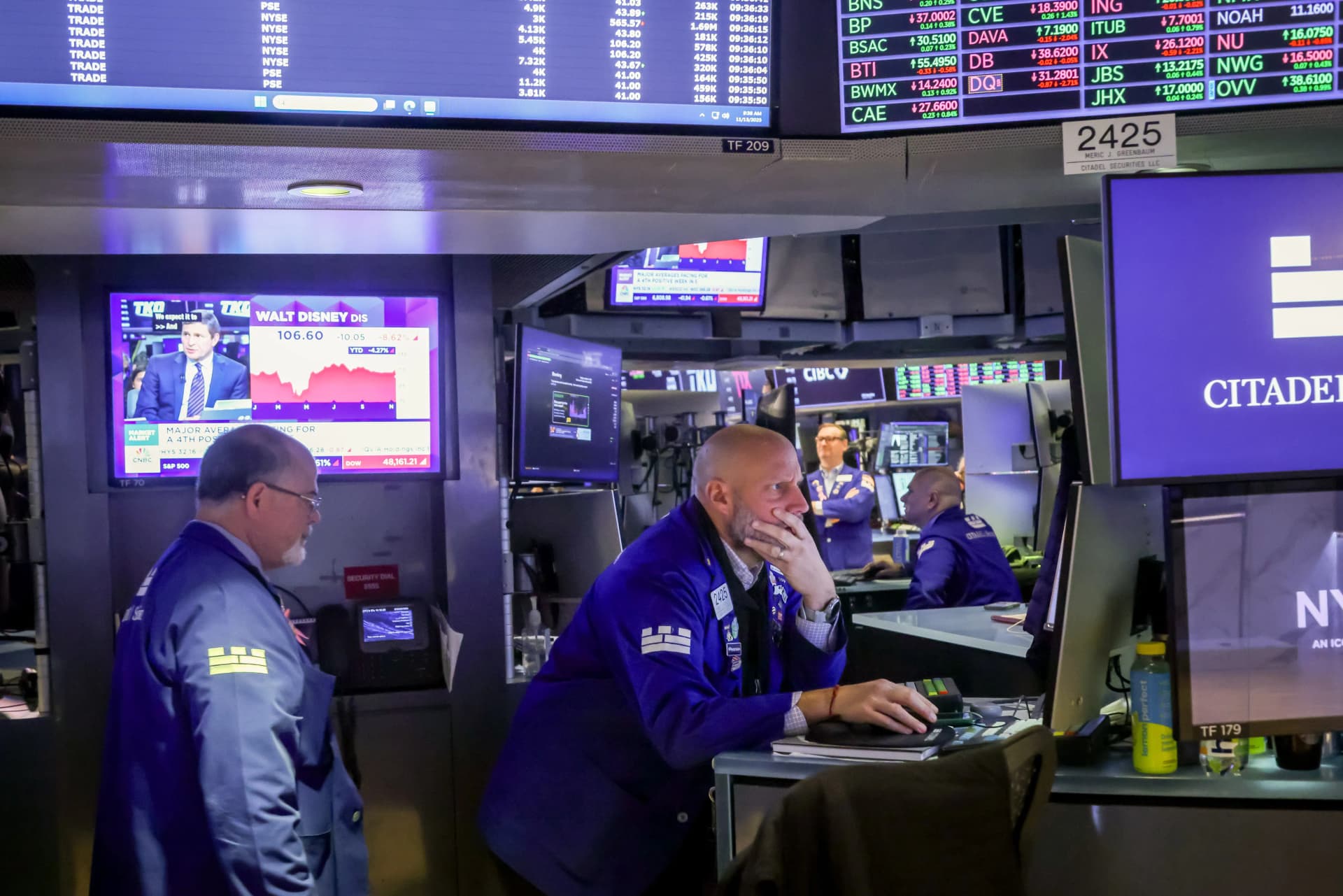 Bolsas de NY têm direções opostas; ‘techs’ caem e setor de energia sobe
