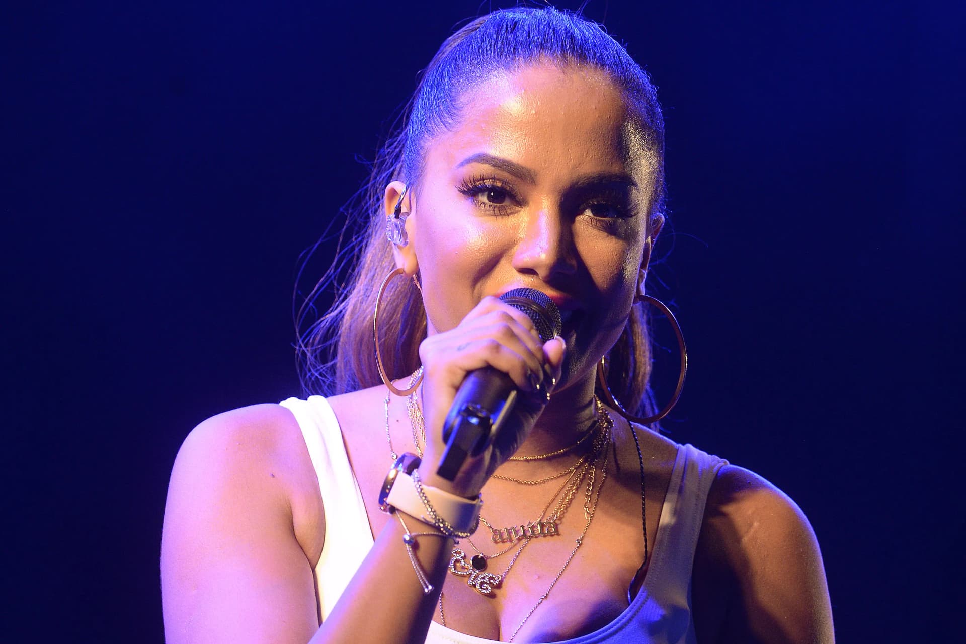 Anitta declara voto em Lula e critica Flávio Bolsonaro
