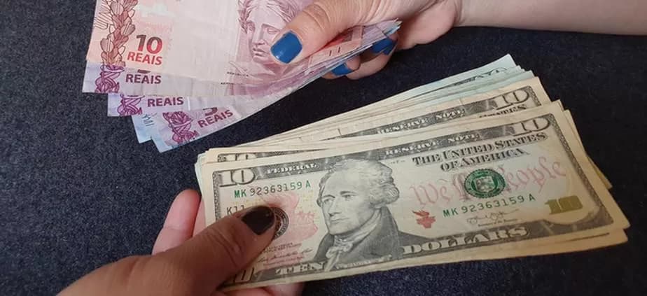 Ajuste forte do dólar após 1º turno já está na conta