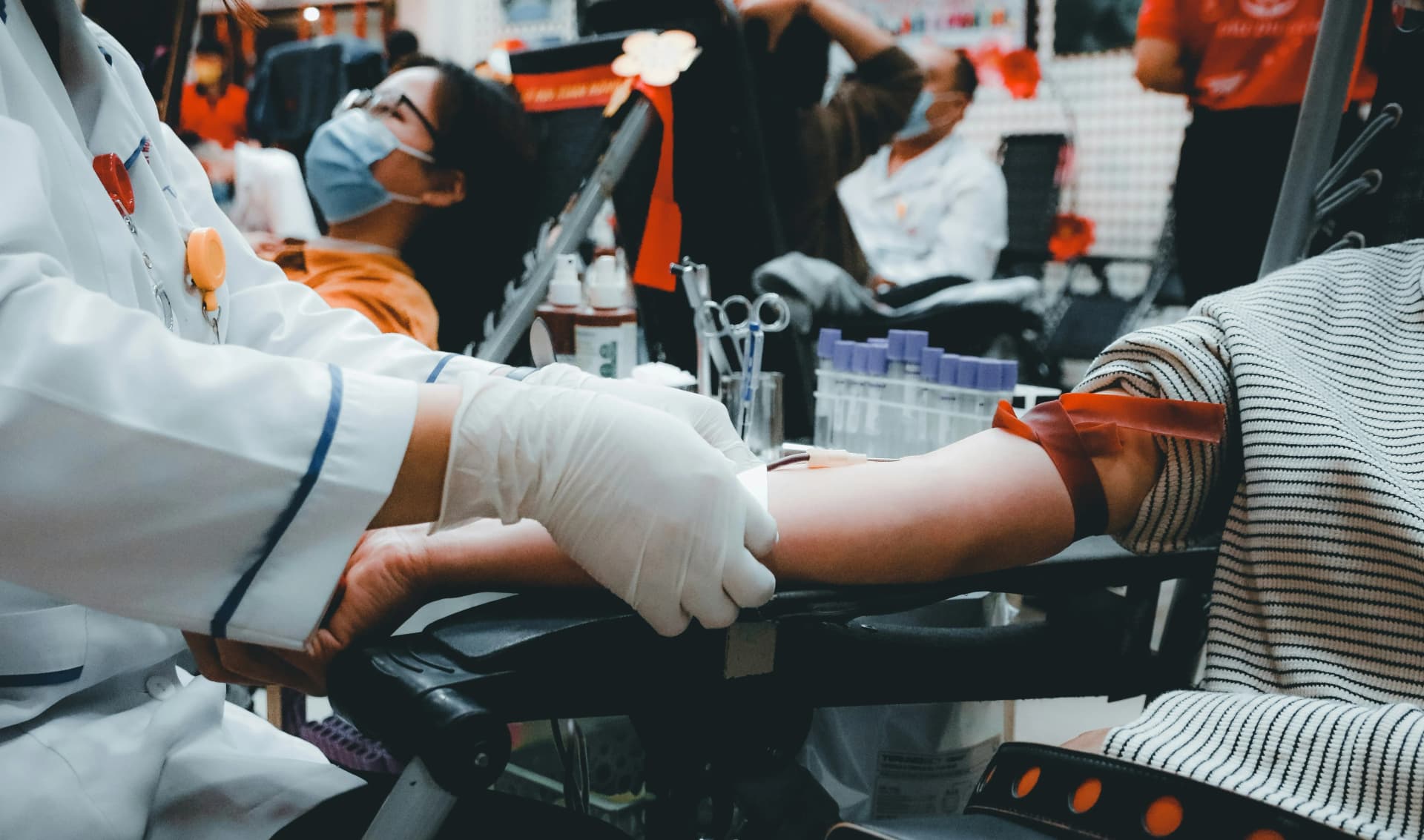 Doar sangue ficou mais fácil, mas há ressalvas para quem fez tatuagem ou usa Mounjaro