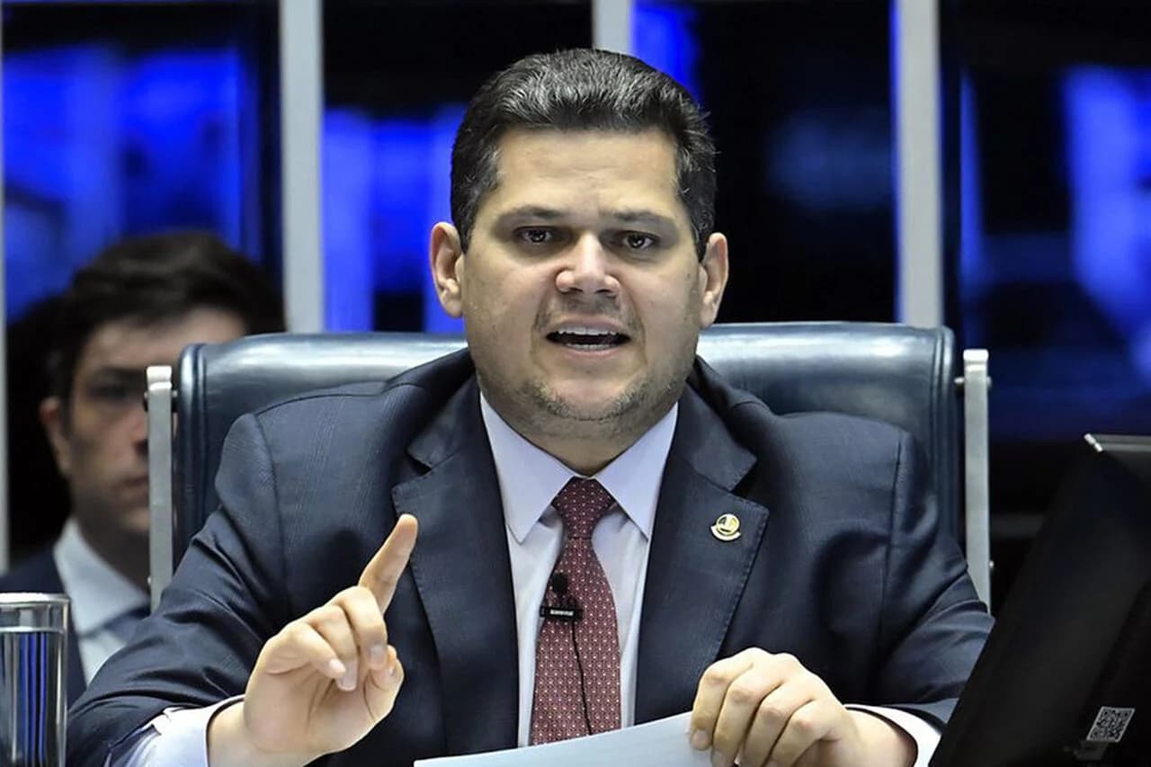 Alcolumbre marca sessões e votação sobre fim da escala 6×1 pode acontecer na próxima semana