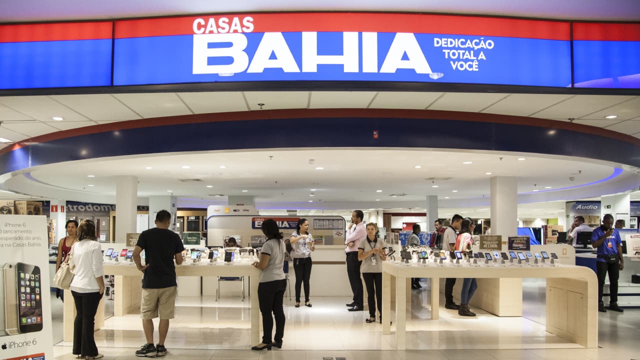 Após acordo com sindicatos, Casas Bahia pagará R$ 7.500 a trabalhadores demitidos