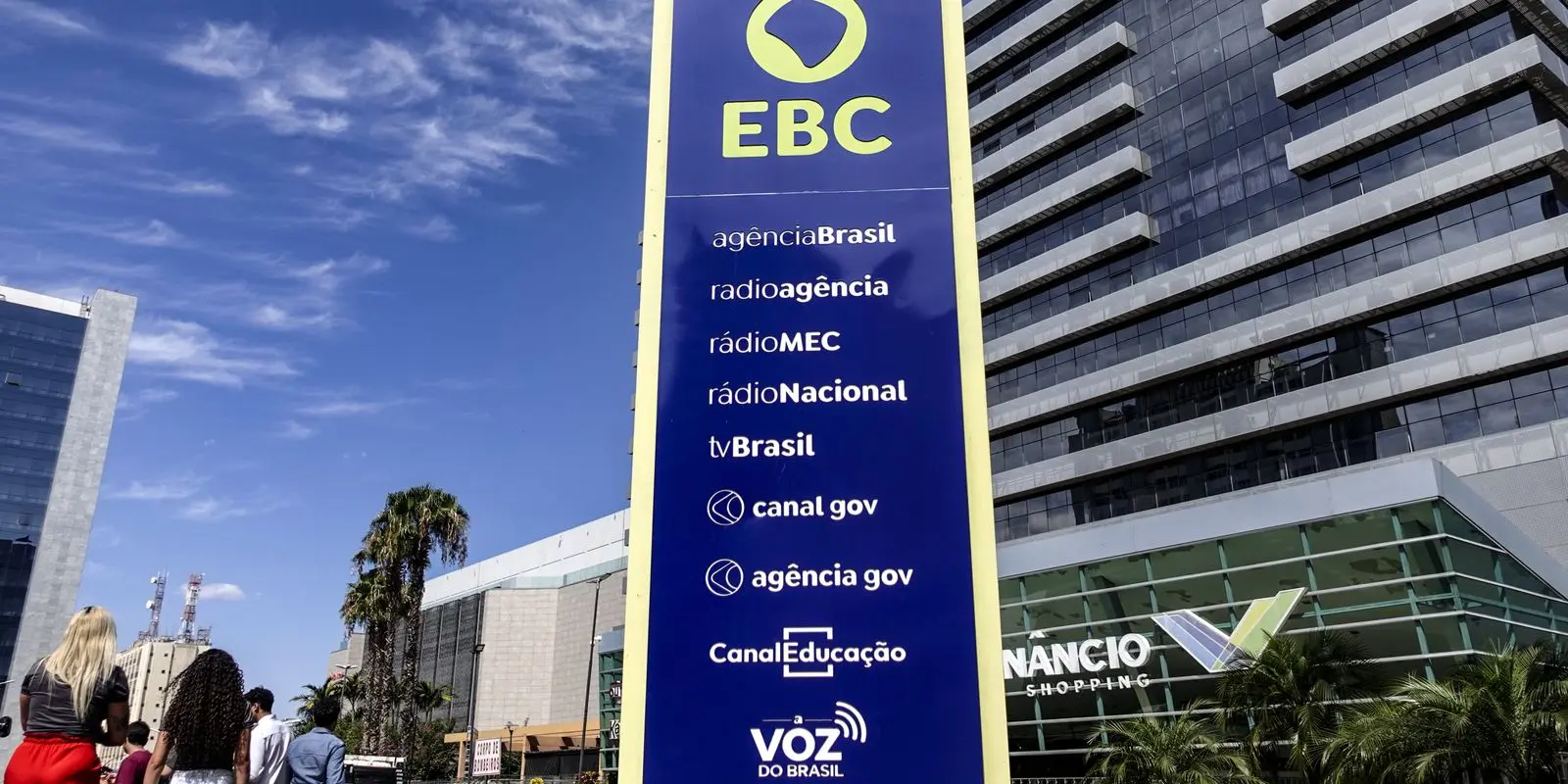 SBT admite erro após culpar a EBC por falta de áudio em propaganda de Flávio