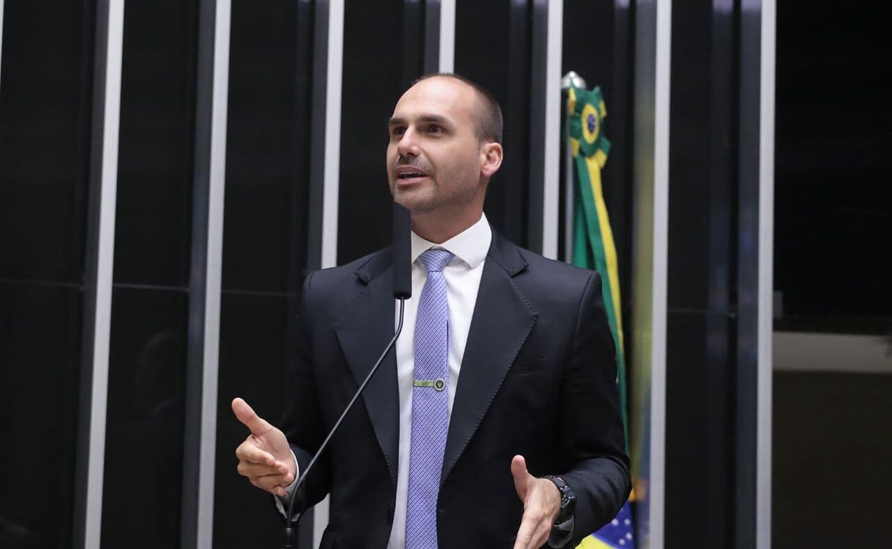 Eduardo Bolsonaro reage à decisão de Moraes: "Tumultua o país"